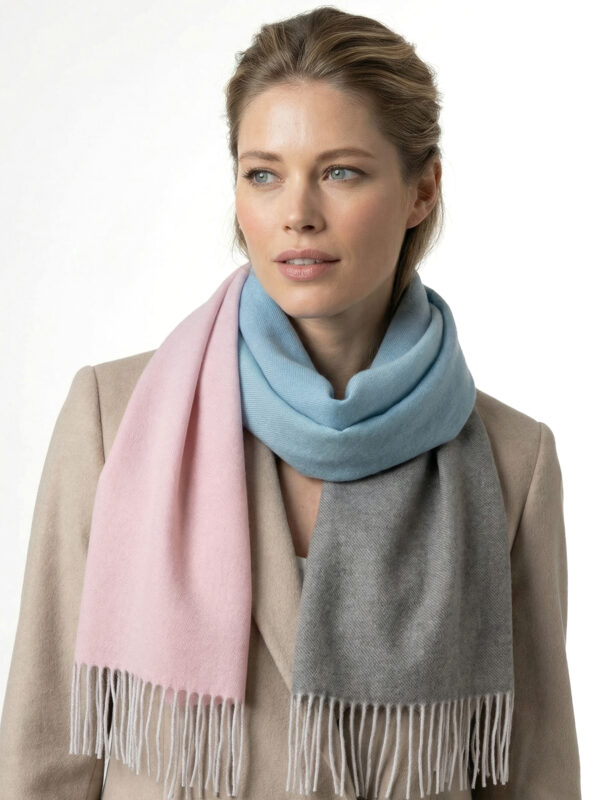 Кашемировый шарф с розово-серым градиентом